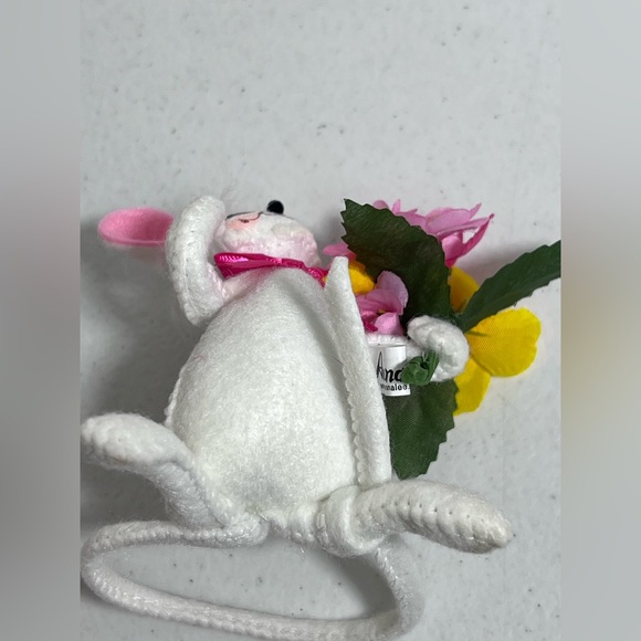Annalee Mouse Doll with Flowers and Pink Bow 2013 - Picture 6 of 9